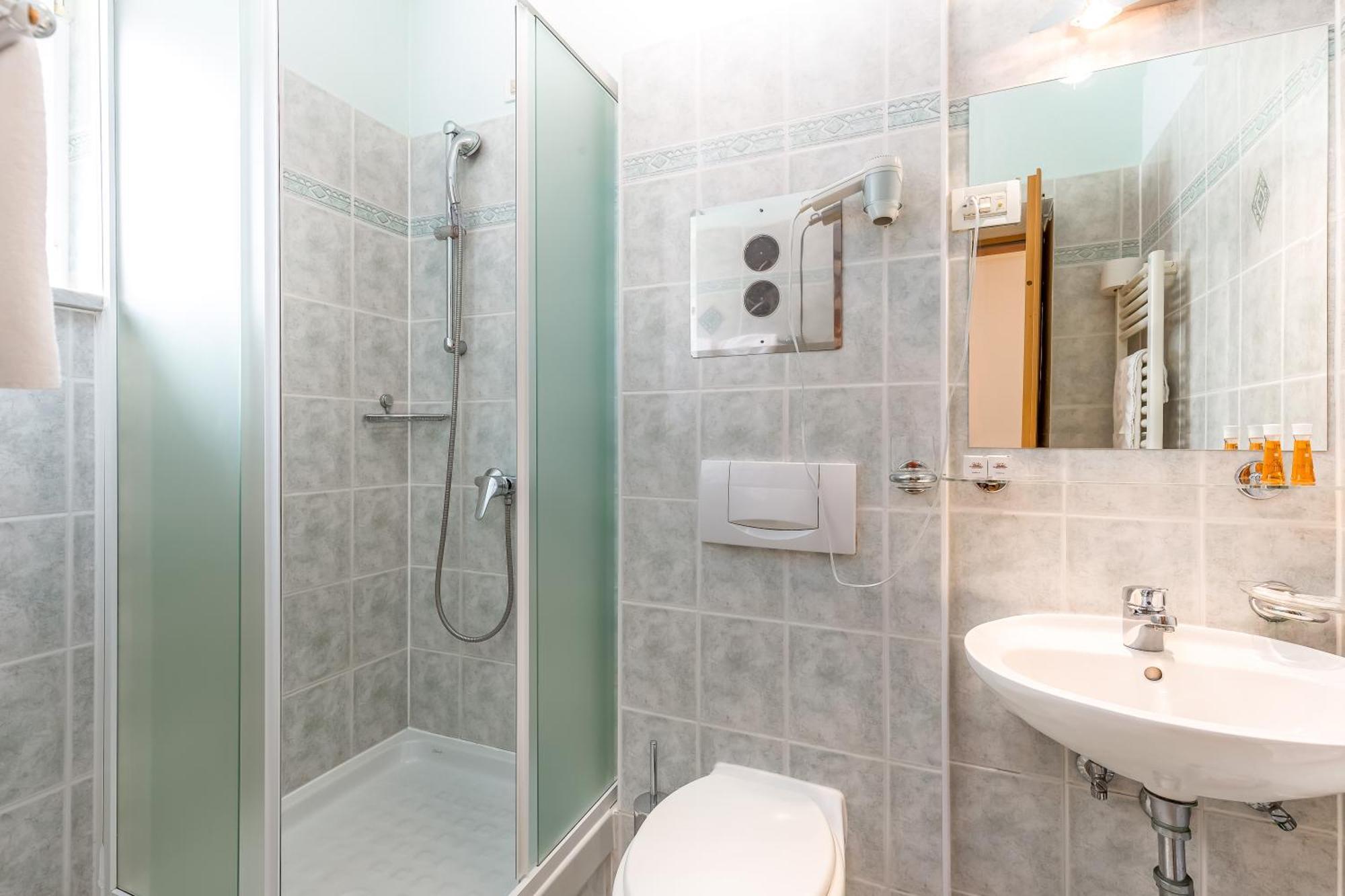 Hotel Galeb Opatija Dış mekan fotoğraf