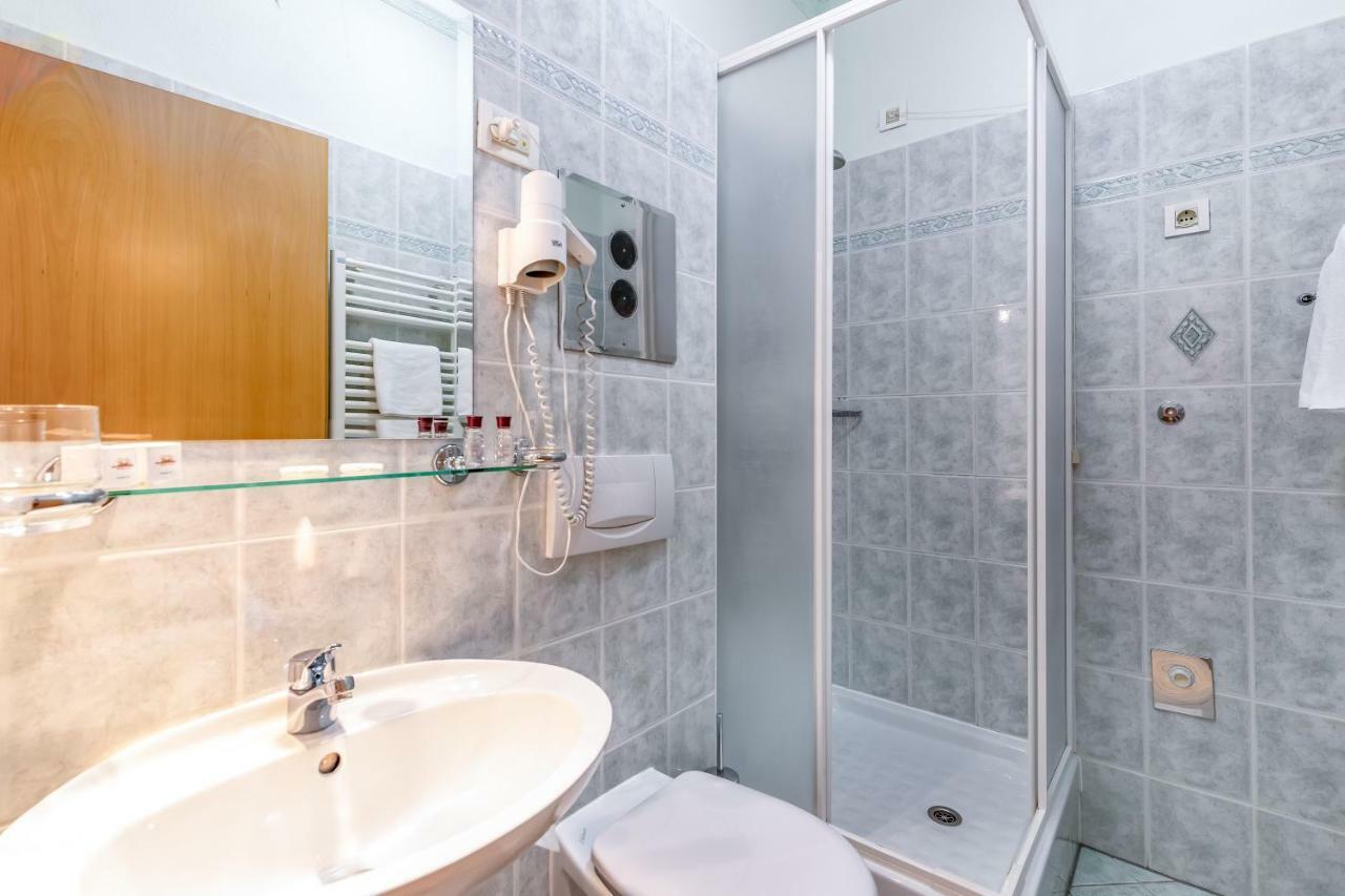 Hotel Galeb Opatija Dış mekan fotoğraf